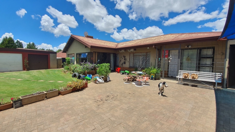 4 Bedroom Property for Sale in Fleurdal Free State